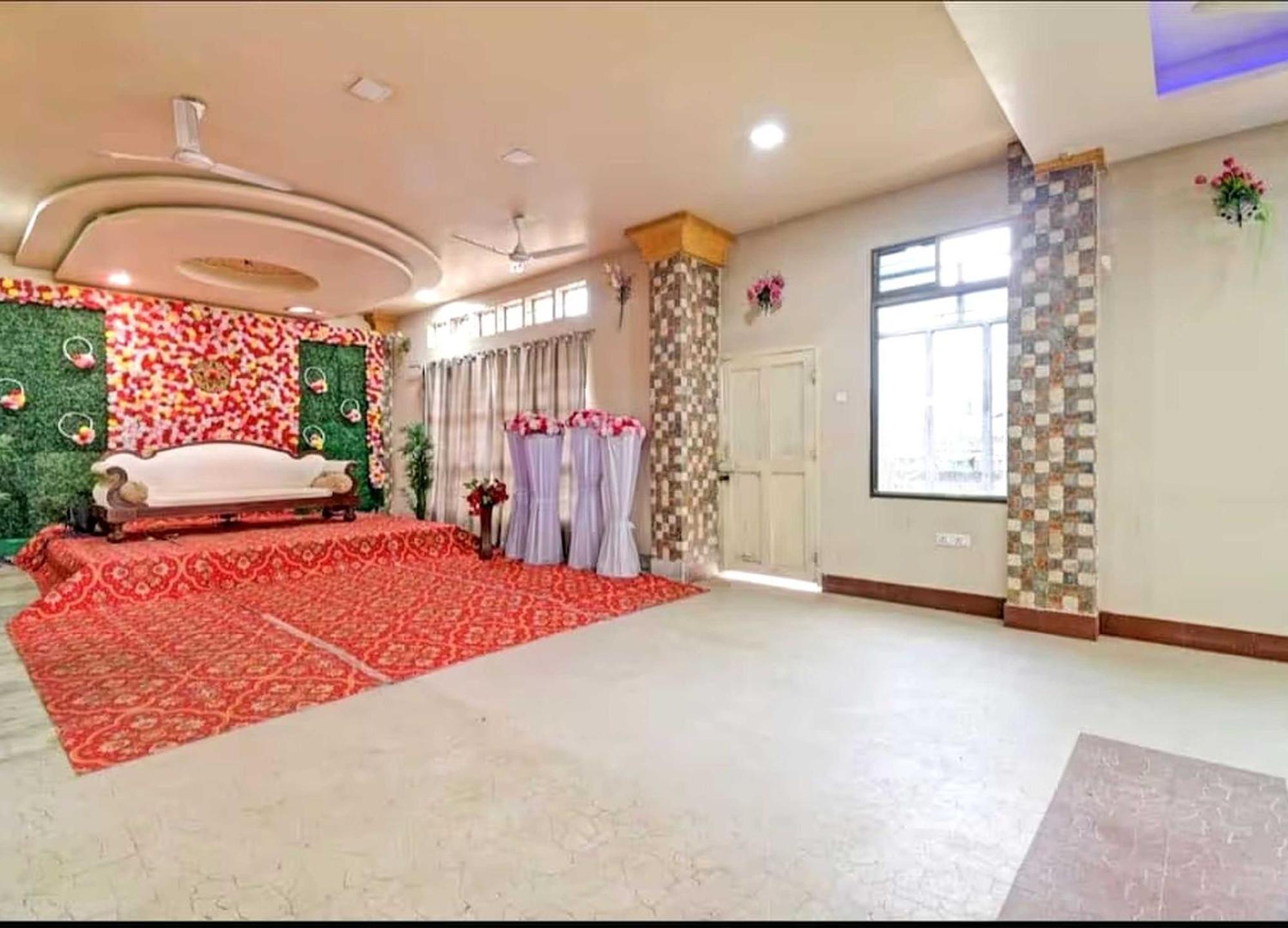 Collection O Megha Resort Jorhāt Kültér fotó